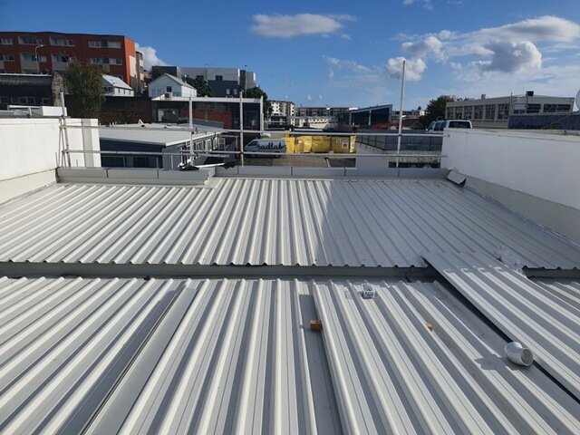 Long run iron roof - commercial project