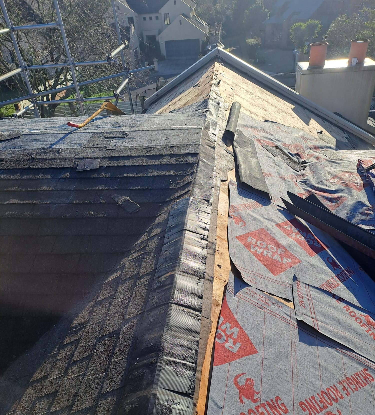Safe unbolting of Super Six asbestos roofing sheets