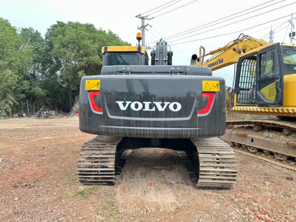 Volvo 14-Ton Excavator (2023) – Low Hours, Ready for Work - Image 2