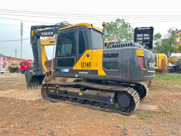 Volvo 14-Ton Excavator (2023) – Low Hours, Ready for Work - Image 3