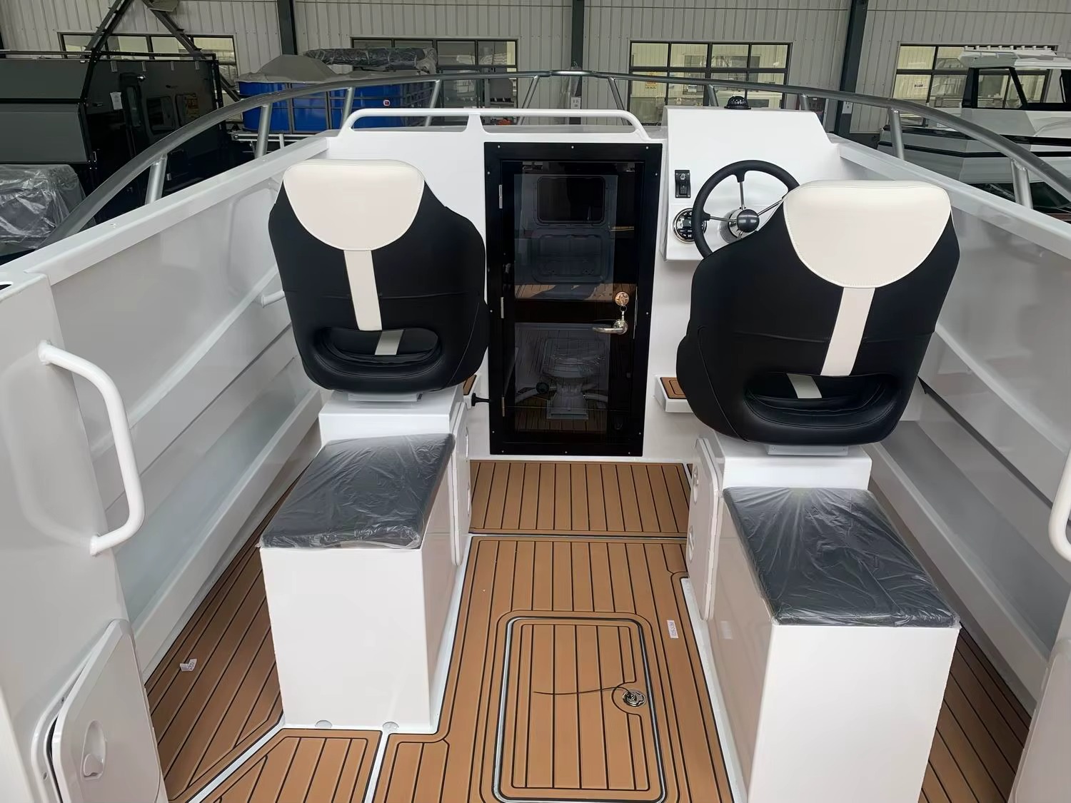 High-Performance 7.5m Aluminium Fishing Boat - Image 11